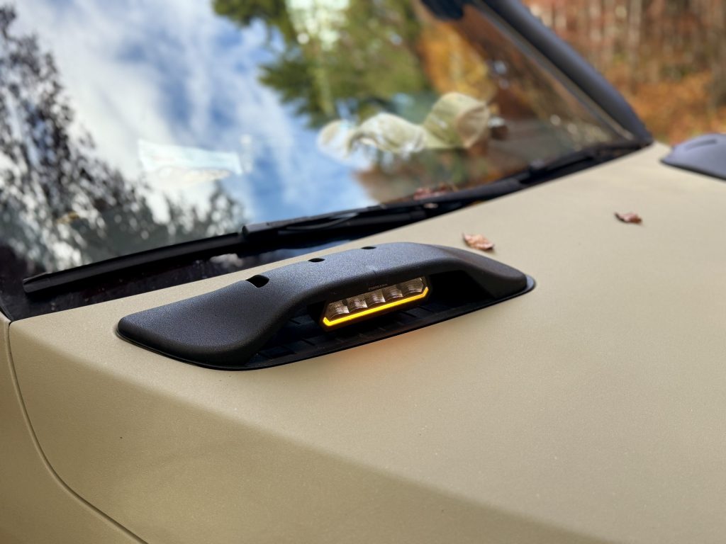 Leistungen 2 Mercedes Sprinter Hauben für Lüftungsgitter